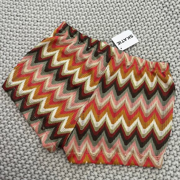 Skatie• ‘Farrah’ Short in Fleetwood Print - Picture 5 of 14